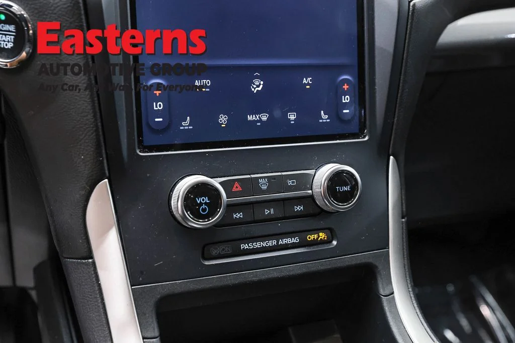 Used 2023 Blue Ford SEL image 19