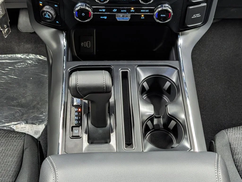 New 2026 Oxford White Ford XLT image 6