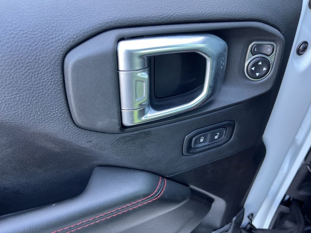 Used 2025 Bright White Clearcoat Jeep Rubicon X image 27