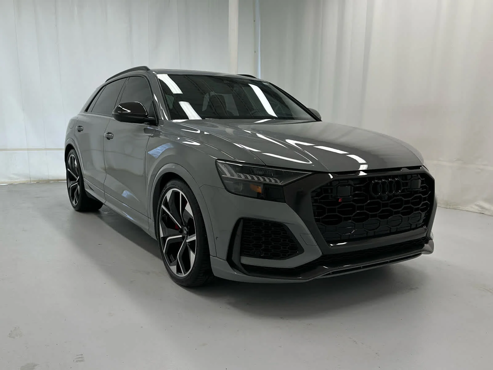 2023 Audi RS Q8 -'s photo