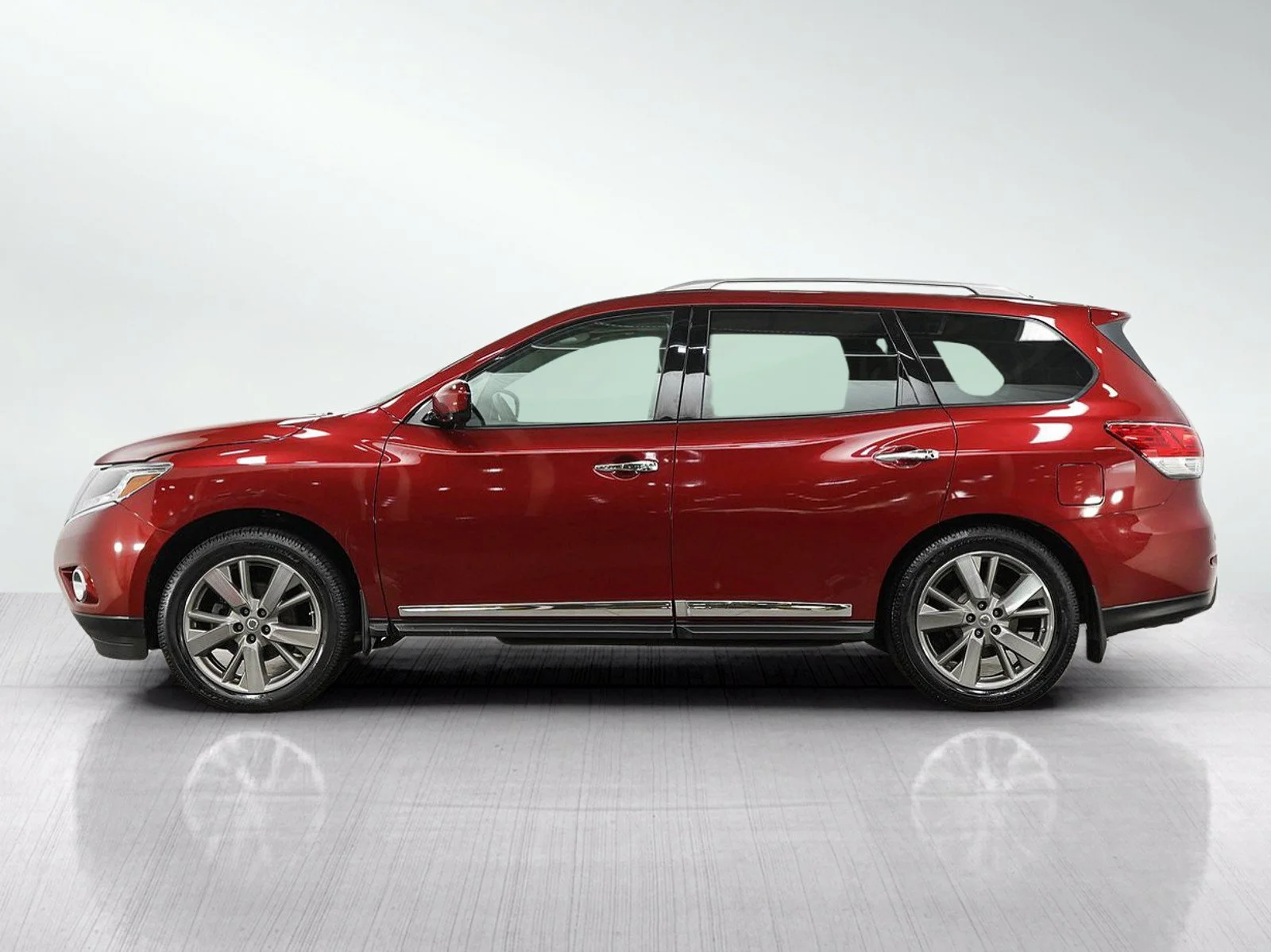 Used 2016 Nissan Pathfinder Platinum with VIN 5N1AR2MM0GC662300 for sale in Minneapolis, Minnesota