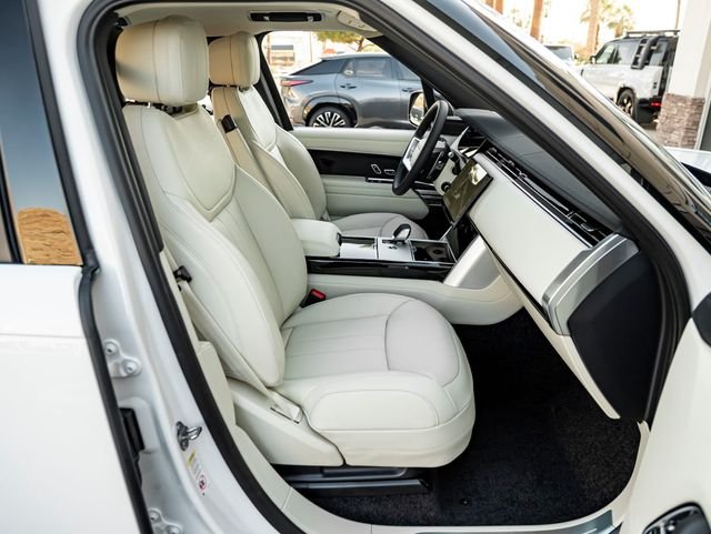 New 2026 Fuji White Land Rover SE image 39