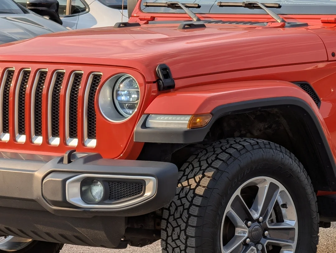 Used 2020 punk n metallic Jeep Sahara - - 4x4 - Leather Seats - Freedom Top - Remote Start & More! image 10
