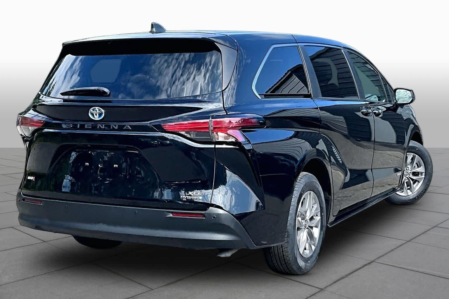 Used 2021 Midnight Black Metallic Toyota XLE image 13