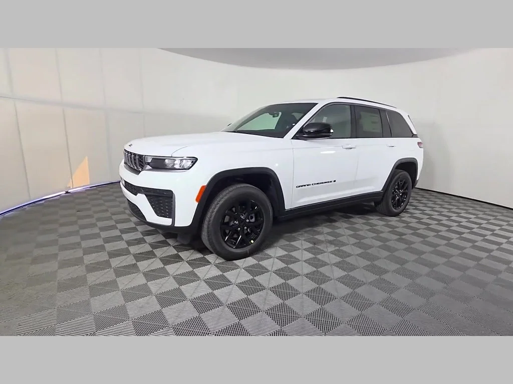 New 2026 Bright White Clear-Coat Exterior Paint Jeep Laredo Altitude image 34