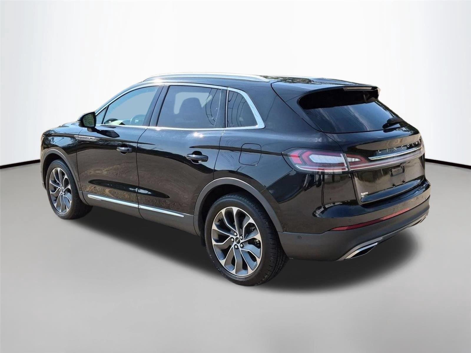 Used 2022 Infinite Black Metallic Clearcoat Lincoln Reserve image 3