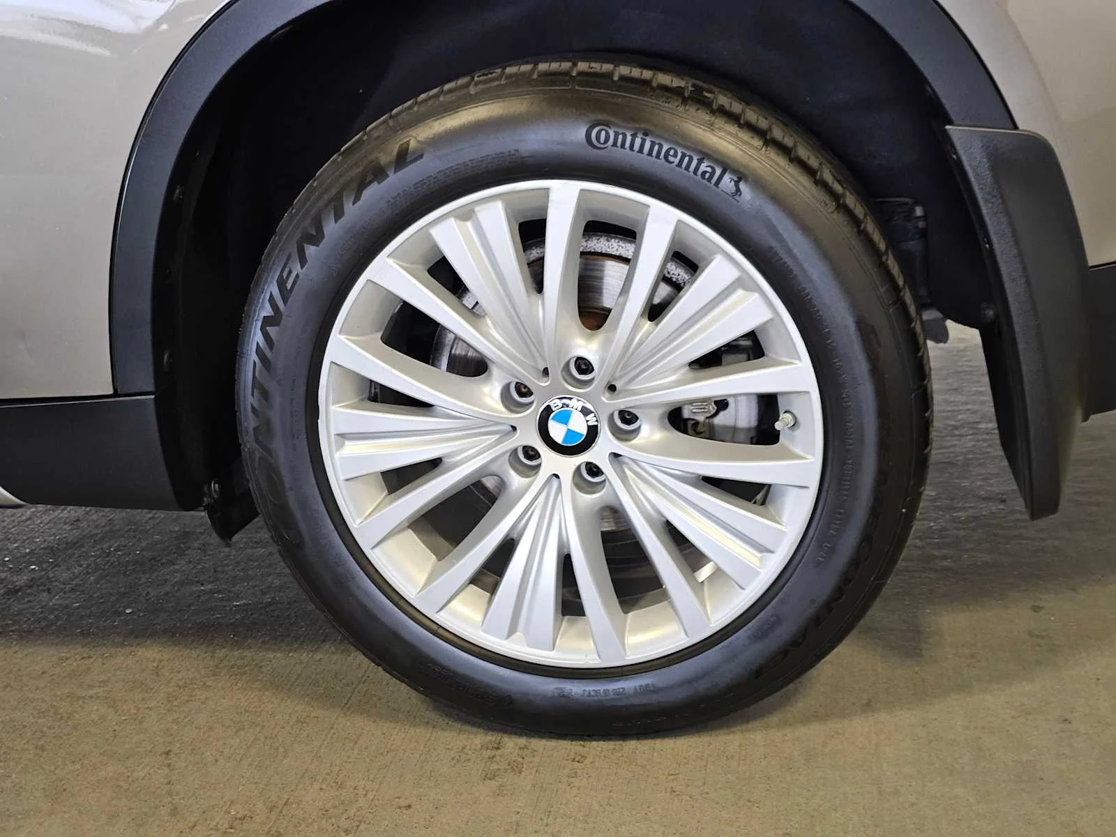 Used 2017  BMW xDrive35d image 8