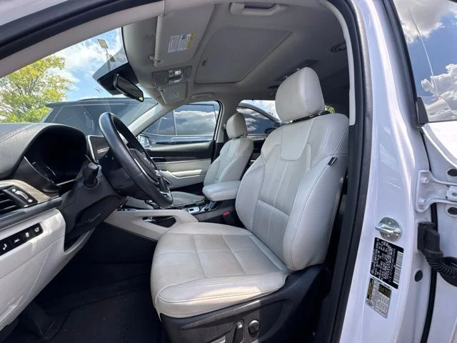 Used 2021 White Kia EX image 7