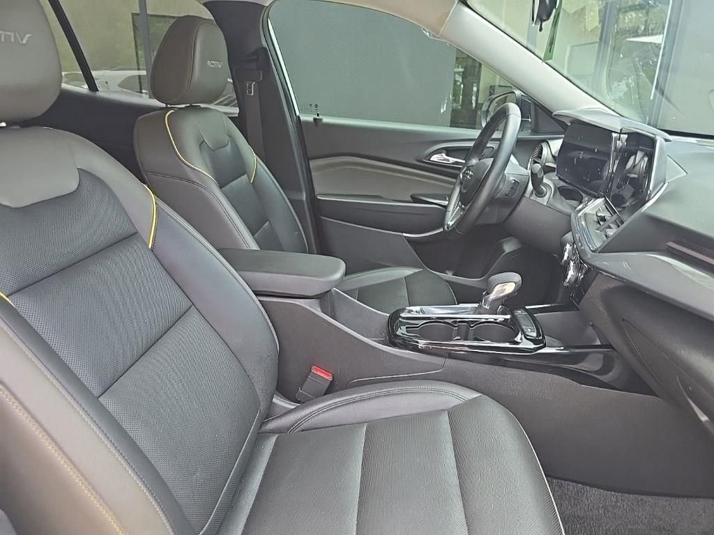 Used 2025 White Chevrolet ACTIV image 29
