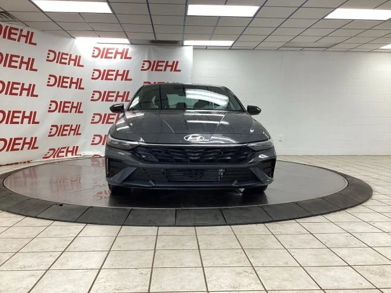 Used 2025 Gray Hyundai SEL Sport image 2
