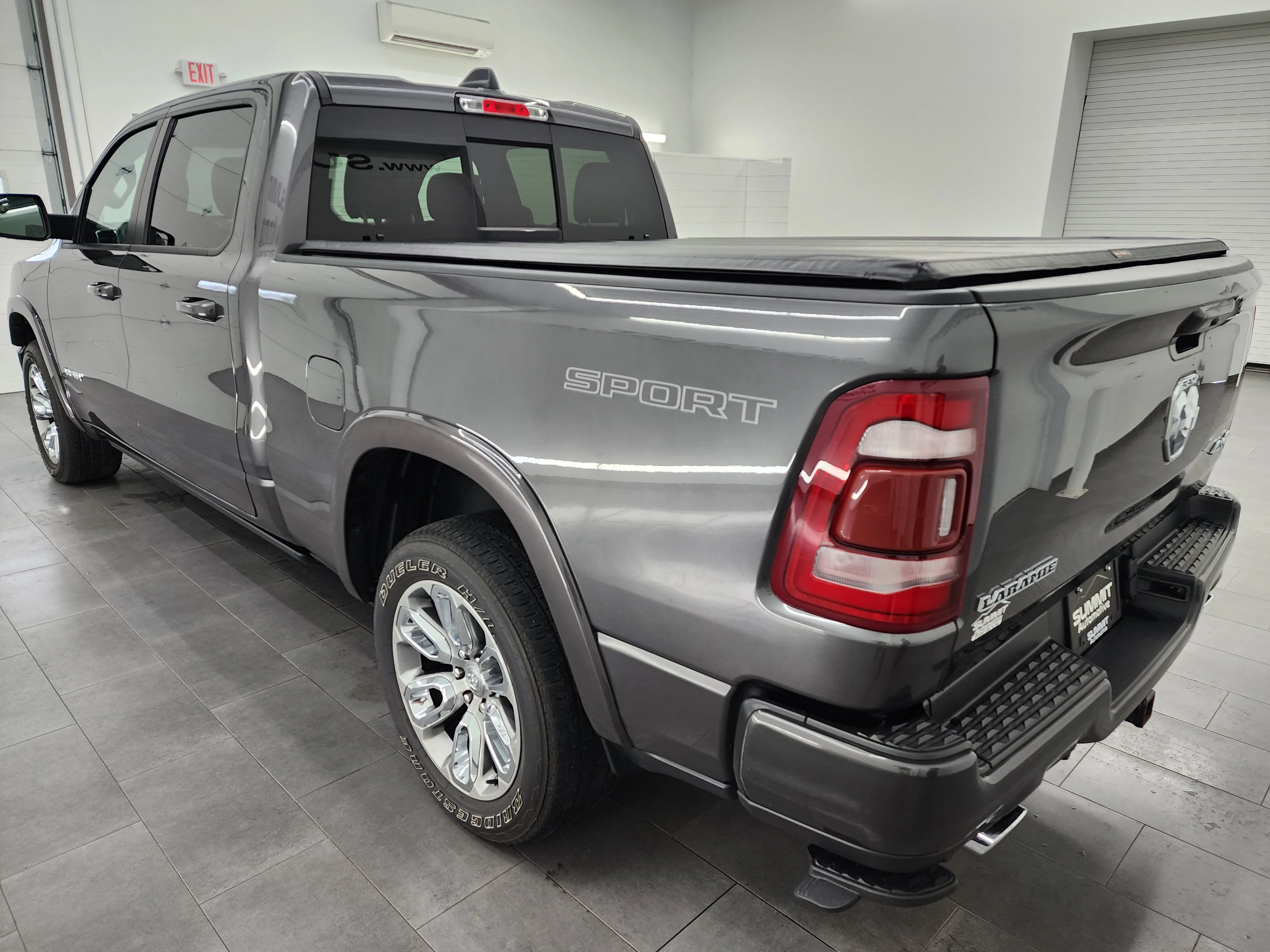 Used 2022 Granite Crystal Metallic Clearcoat Ram Laramie image 6