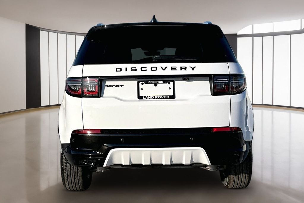 New 2026 FUJI WHITE Land Rover Landmark Edition image 4