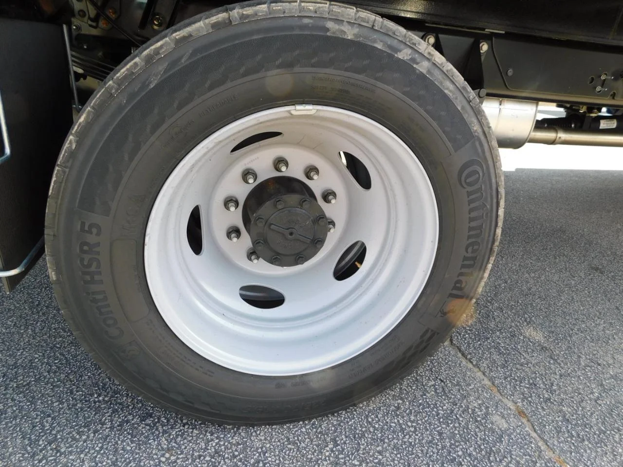 New 2025 Oxford White Ford F-450® XL image 9