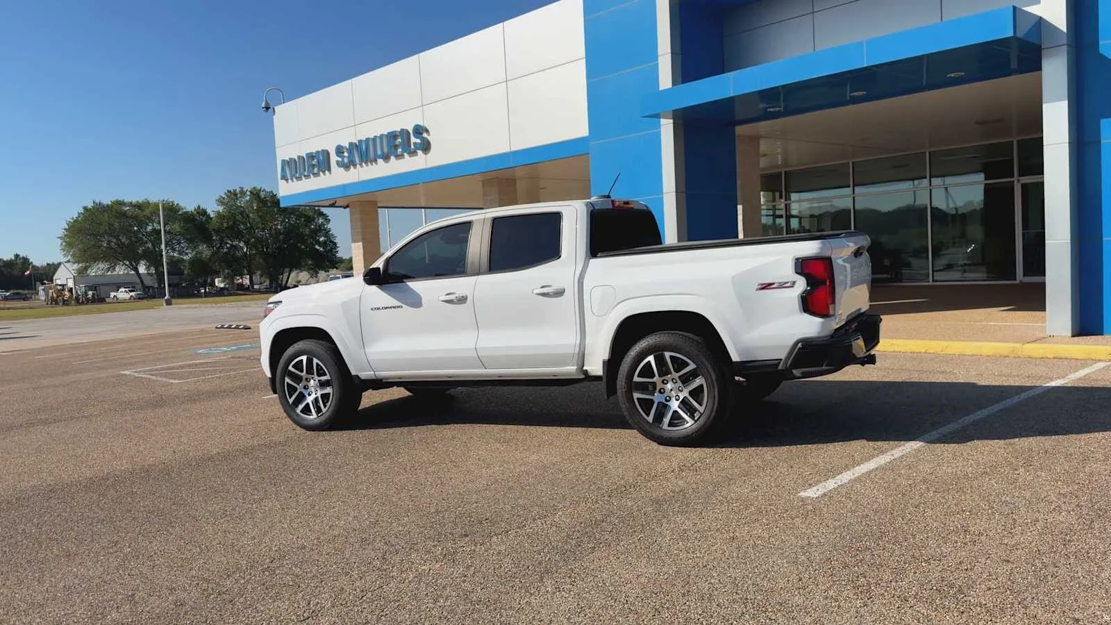 Used 2023 SUMMIT WHITE Chevrolet 4WD Z71 image 6