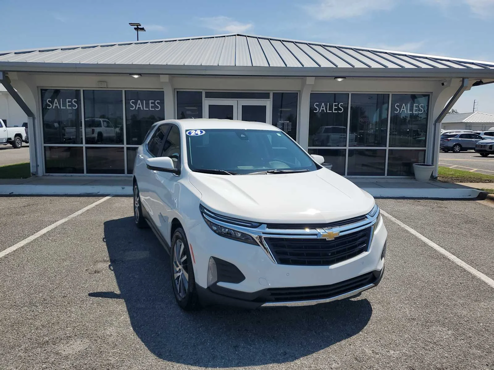 Used 2024 Summit White Chevrolet LT image 8