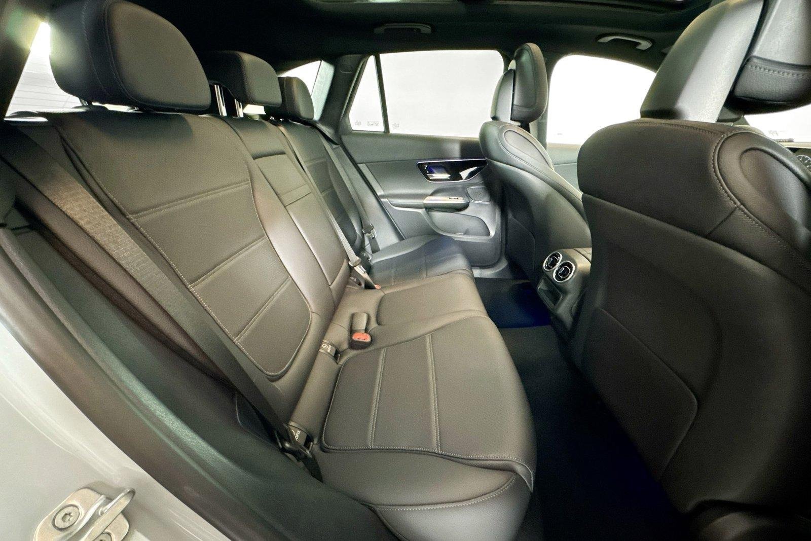 New 2026 Manufaktur Alpine Grey Mercedes-Benz GLC 300 image 25