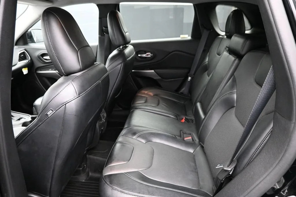 Used 2022 Black Jeep Latitude Lux image 12