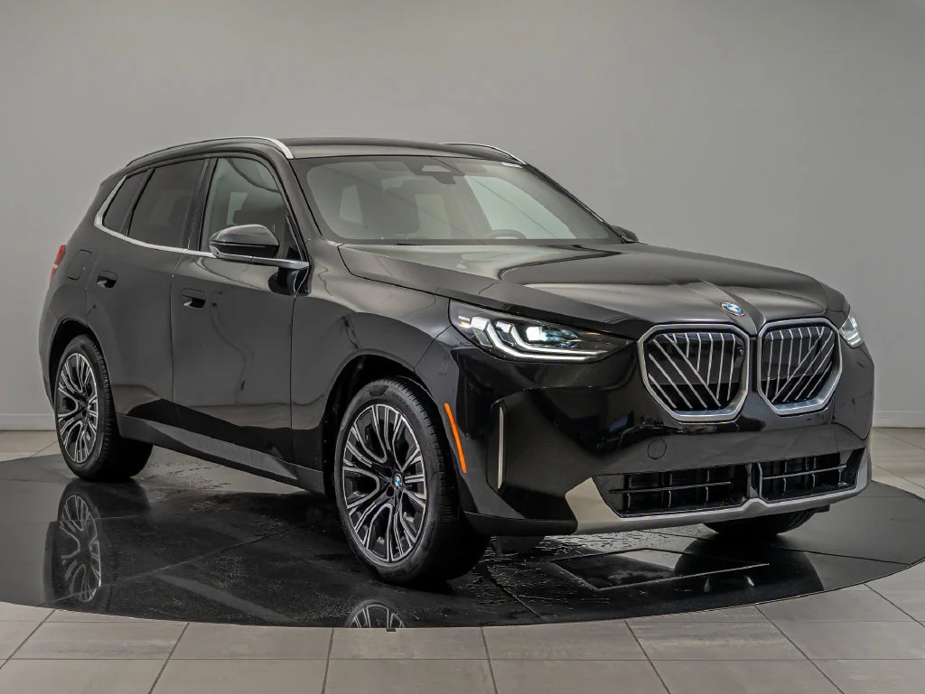 Certified Used 2025 Not Available BMW xDrive 30I image 3
