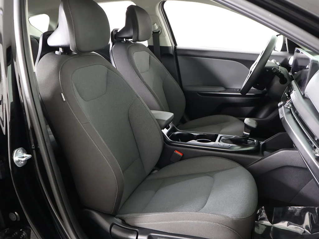 Used 2025 Black Kia LXS image 27