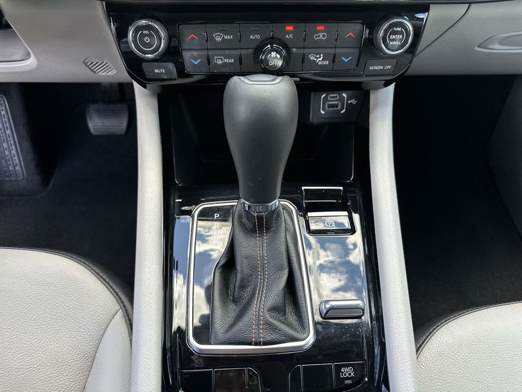 Used 2022 White Jeep Limited image 15