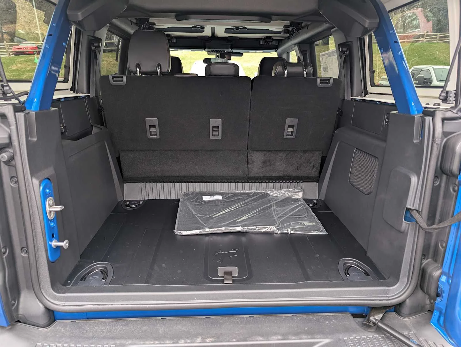 New 2025 Velocity Blue Metallic Ford Badlands® image 7