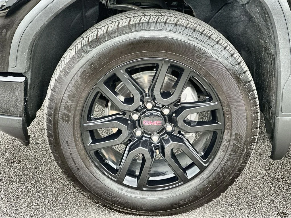 Certified Used 2025 Onyx Black GMC Elevation image 33