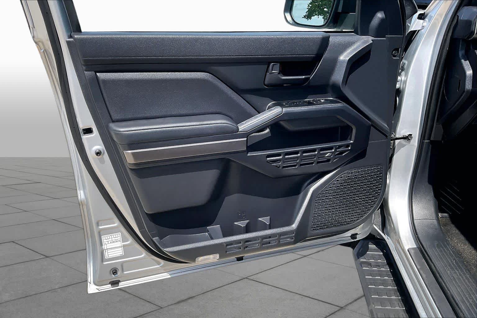 Used 2025 Cutting Edge Toyota SR5 image 21