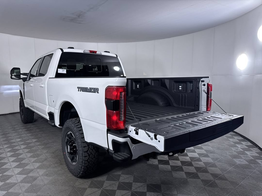 New 2026 Star White Metallic Tri-Coat Ford Lariat image 26