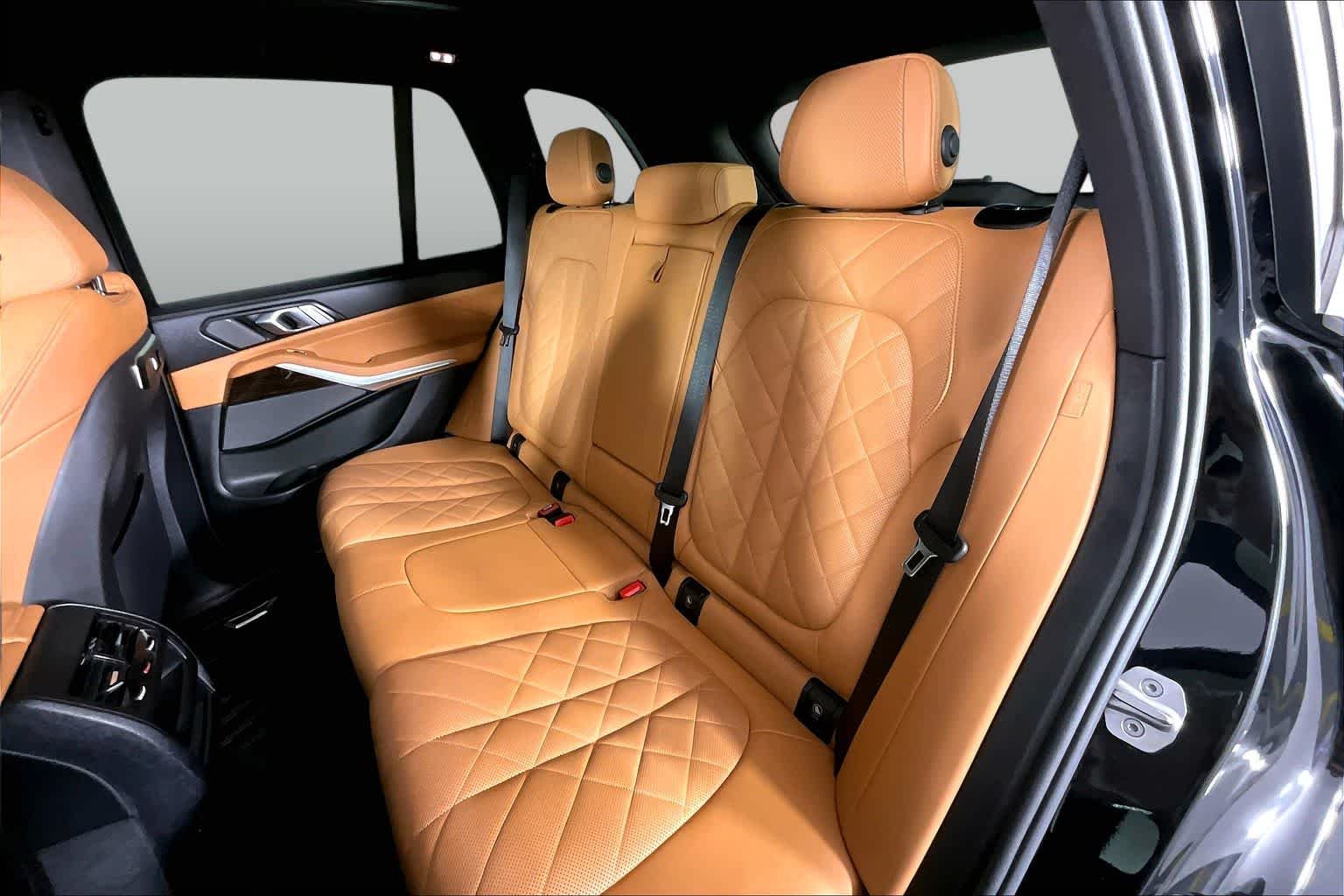 Used 2024 Black Sapphire Metallic BMW sDrive40i image 19