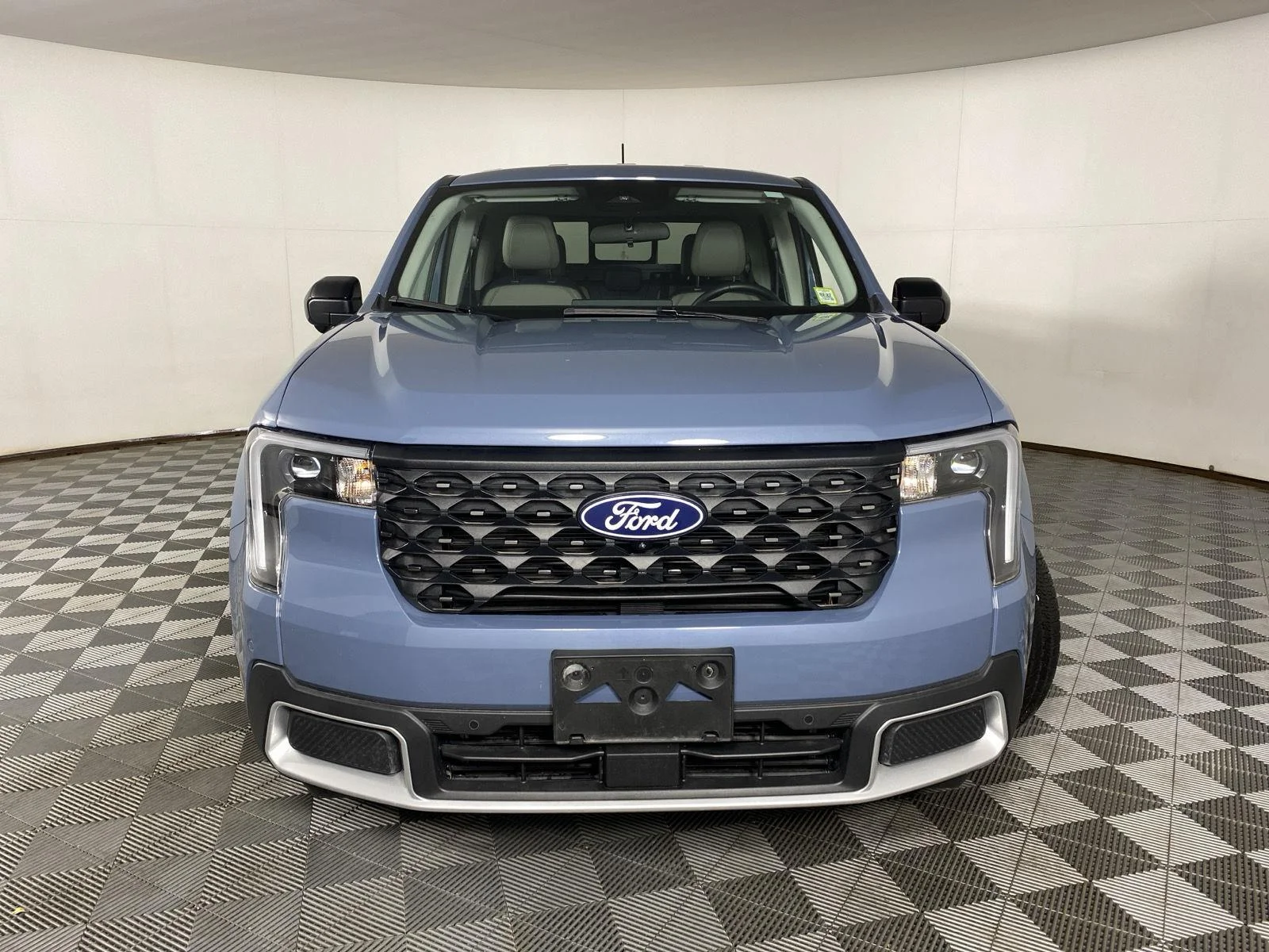 Used 2025 Azure Gray Metallic Ford LARIAT image 2
