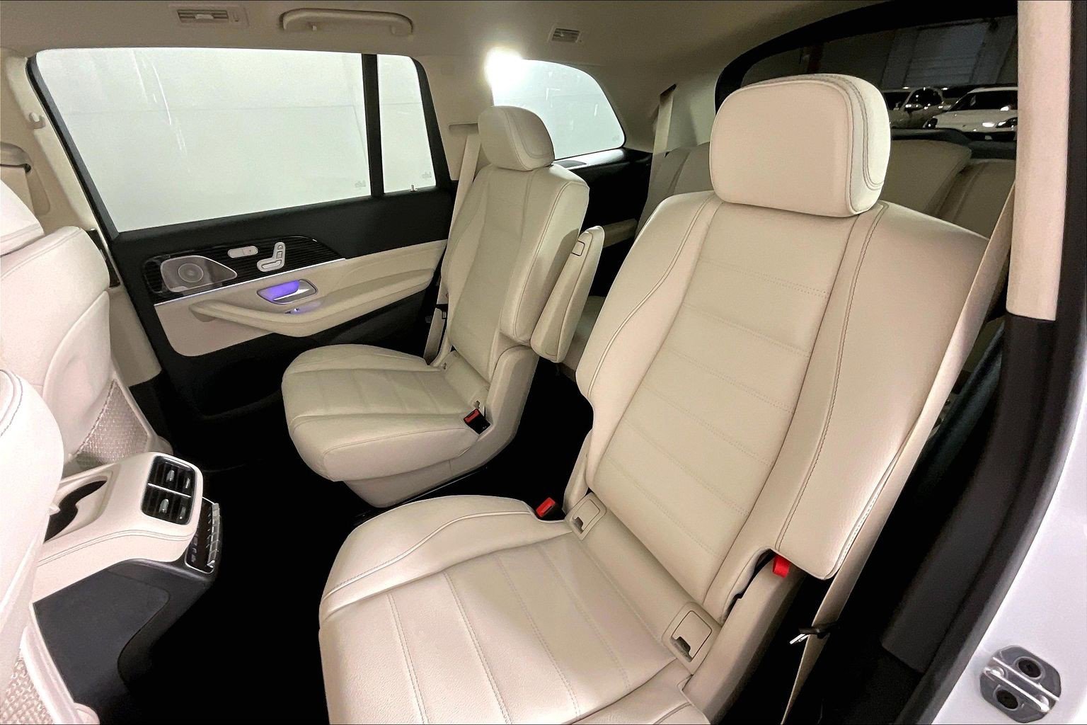 New 2026 MANUFAKTUR Moonlight White Metallic Mercedes-Benz GLS 450 image 24