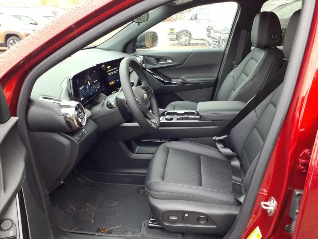2027 Chevrolet Equinox LT - Photo 7