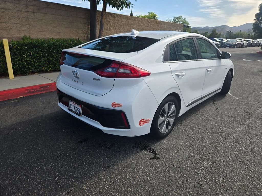 Used 2018 White Hyundai Limited image 7