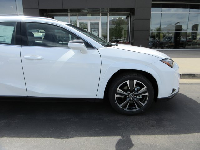 New 2026 Ultra White Lexus 300h Premium image 17