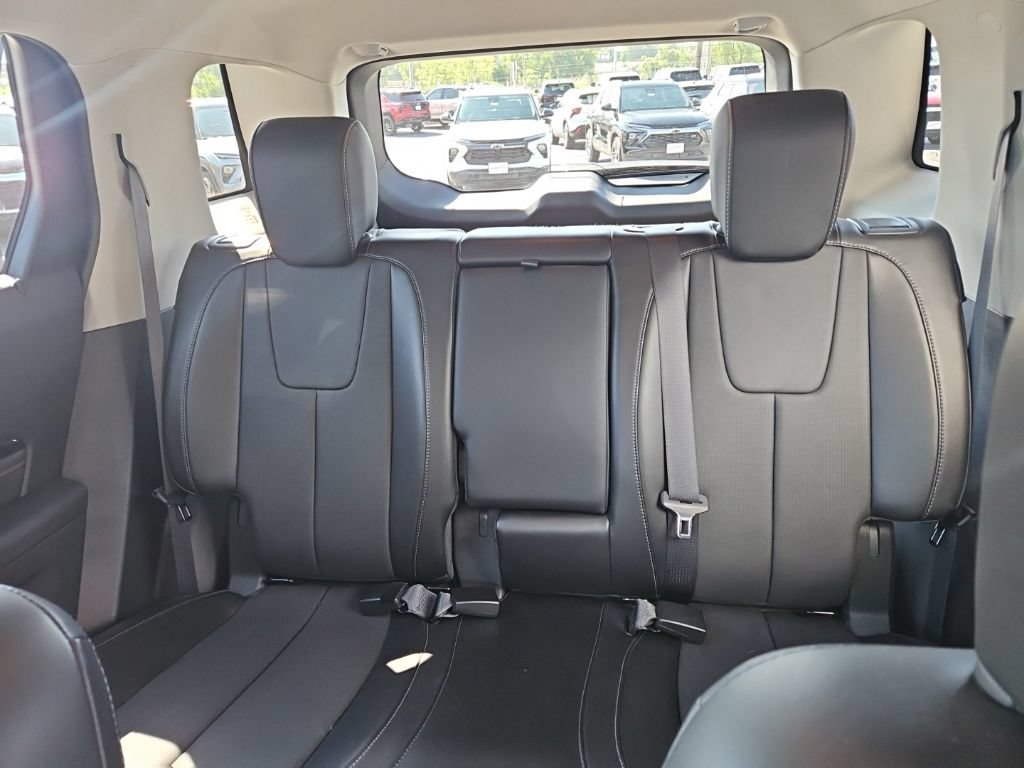 Used 2016 WHITE FROST TRICOAT GMC Denali image 15