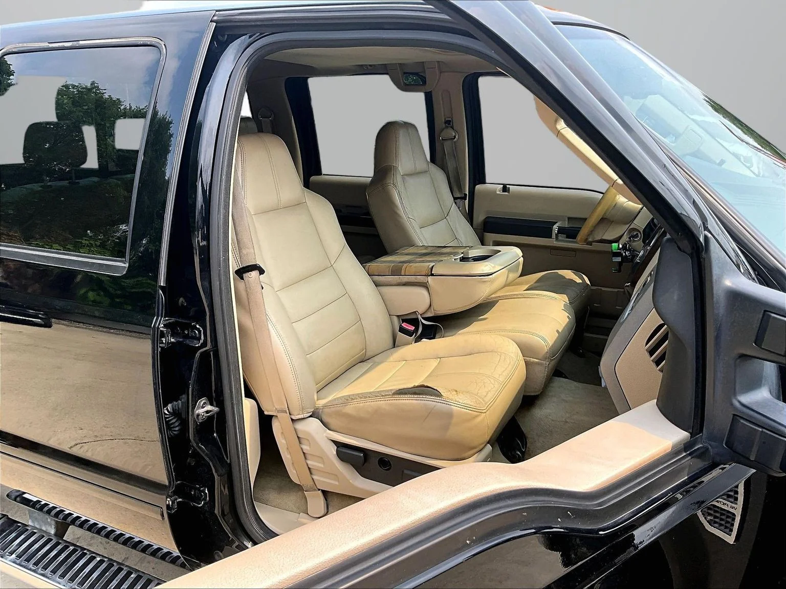 Used 2010 Black Ford Lariat image 8