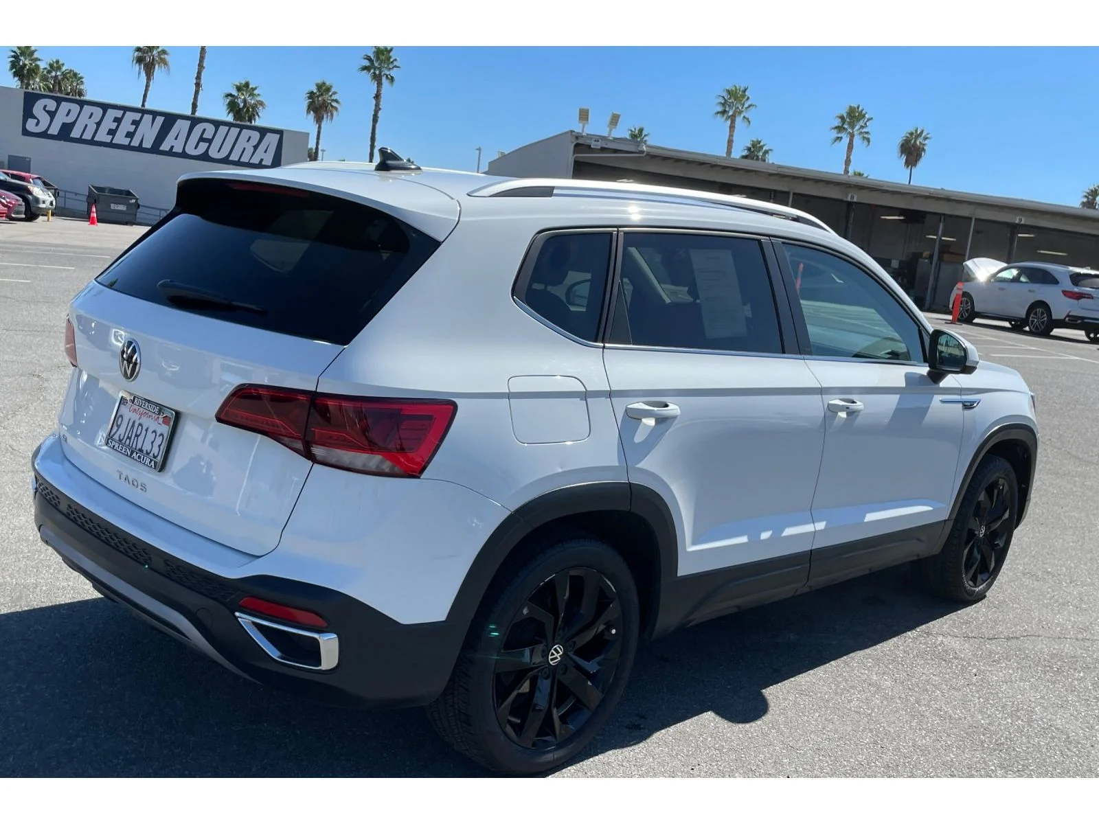 Used 2023 Pure White Volkswagen SE image 5