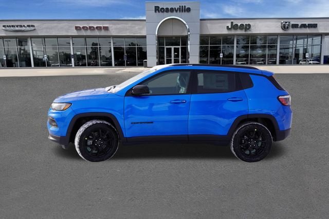 New 2026 Hydro Blue Pearl-Coat Exterior Paint Jeep Altitude image 6