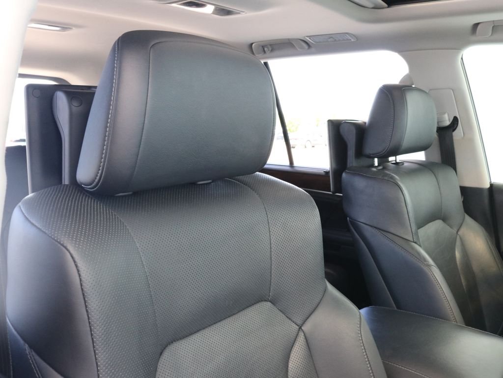 Used 2017 White Lexus 570 image 48