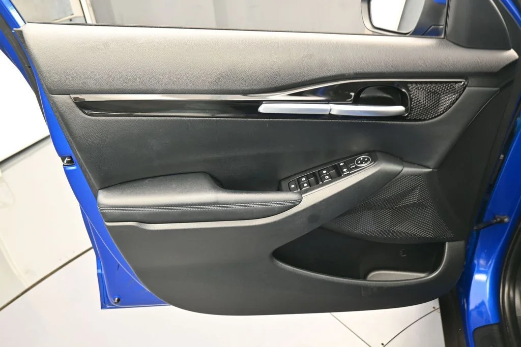 Used 2023 Neptune Blue Kia S image 12