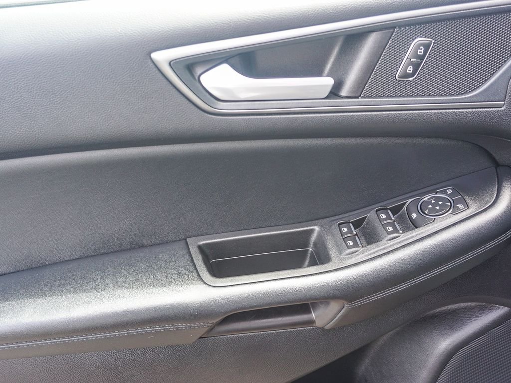 Used 2020 Gray Ford SE image 19