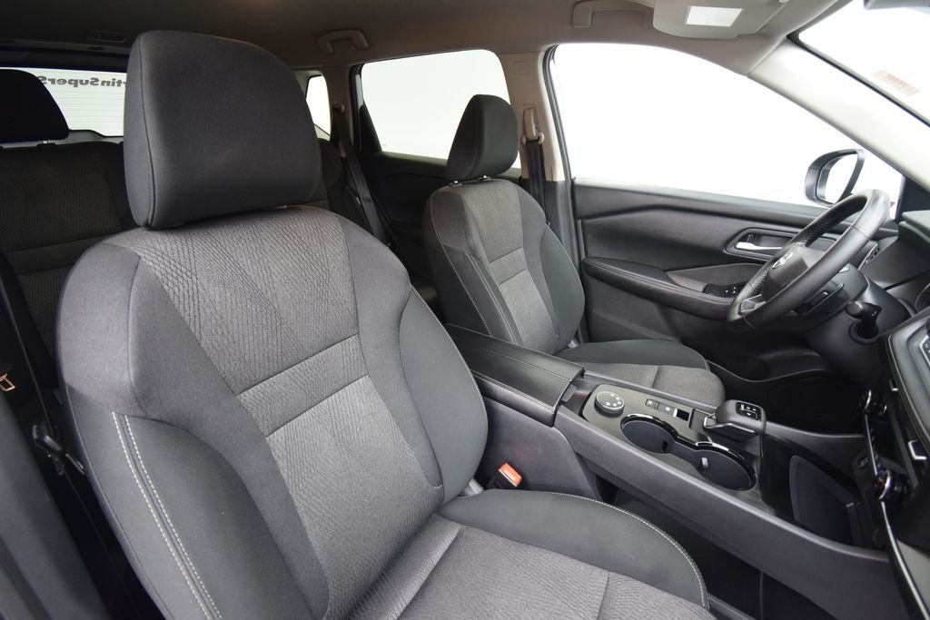 Used 2025 Everest White Pearl Nissan SV image 13