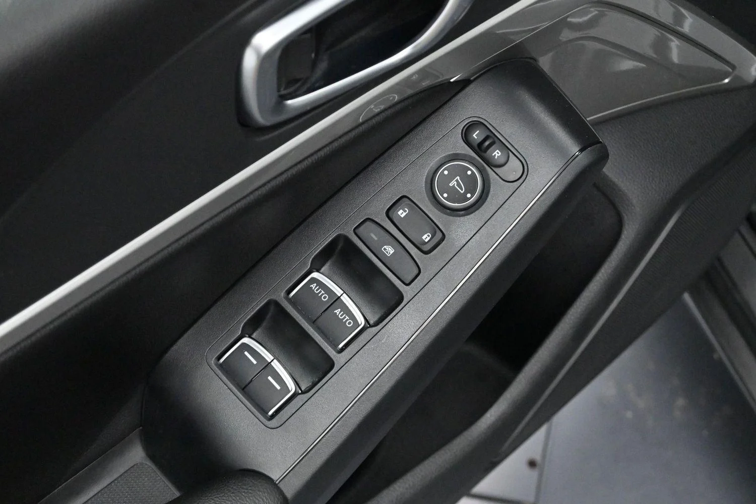Used 2023 Liquid Carbon Metallic Acura Base image 10