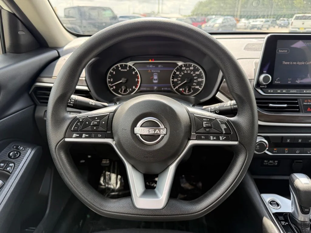 Used 2025 White Nissan 2.5 SV image 11