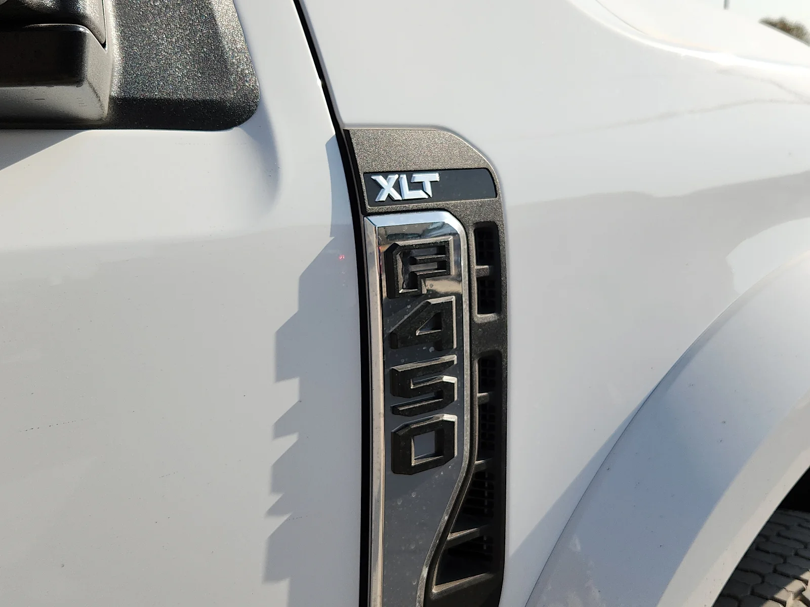 New 2027 Oxford White Ford XLT image 9
