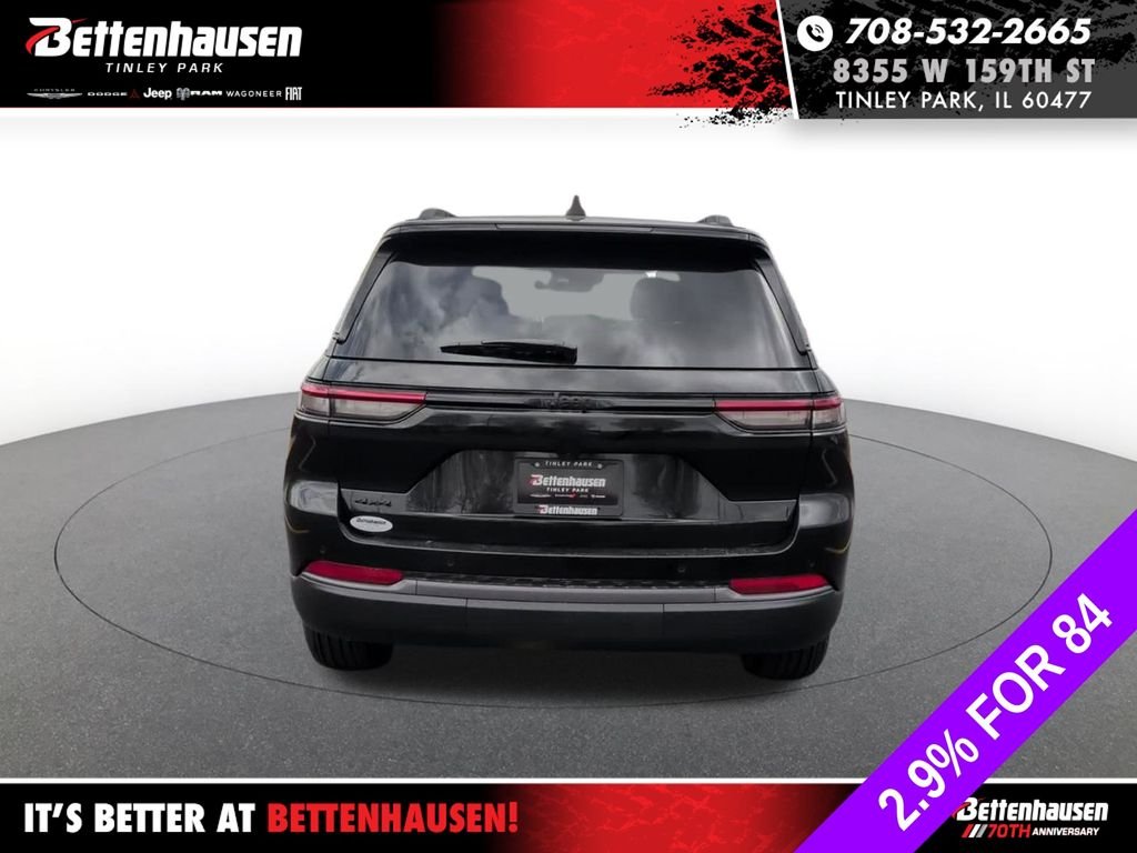 New 2026 Diamond Black Crystal Pearl-Coat Exterior Paint Jeep Altitude image 12