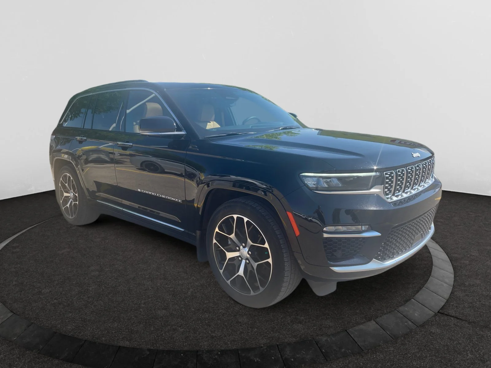 Used 2024 Diamond Black Crystal Pearl Jeep SUMMIT image 7