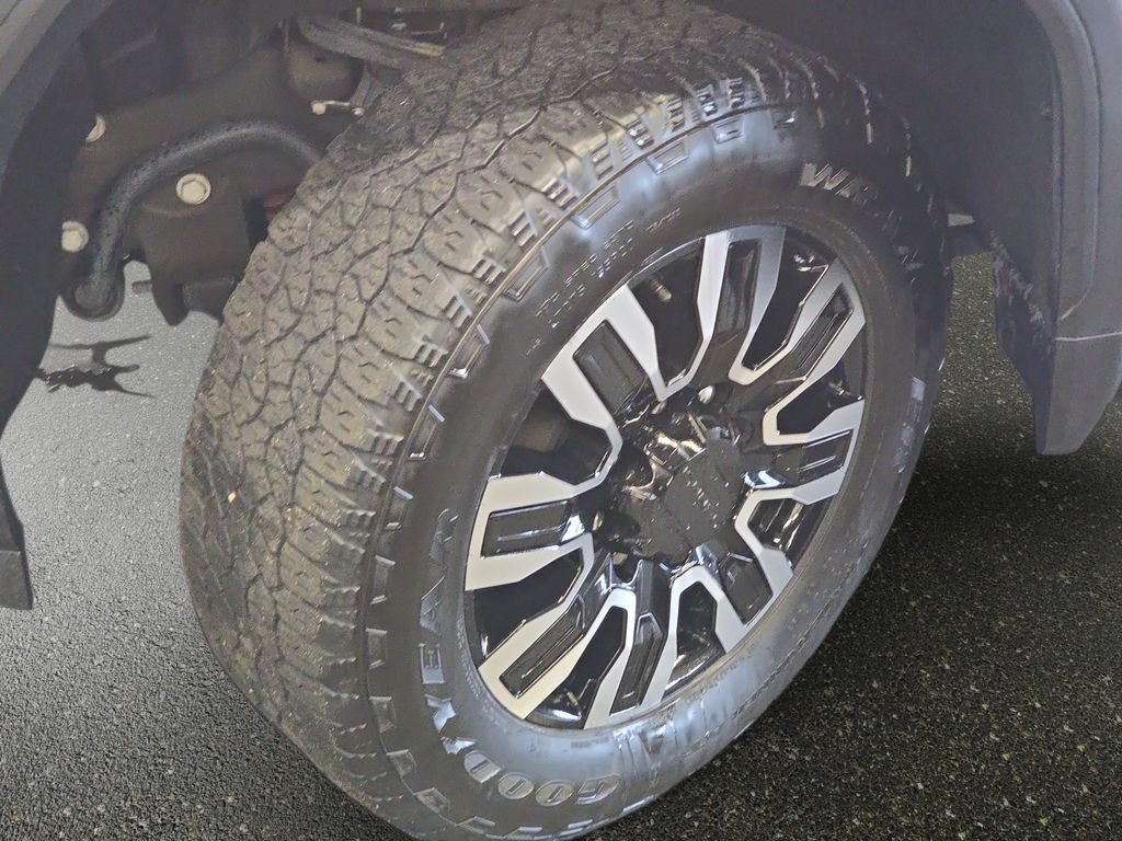 Used 2024 Silver GMC Denali Ultimate image 33