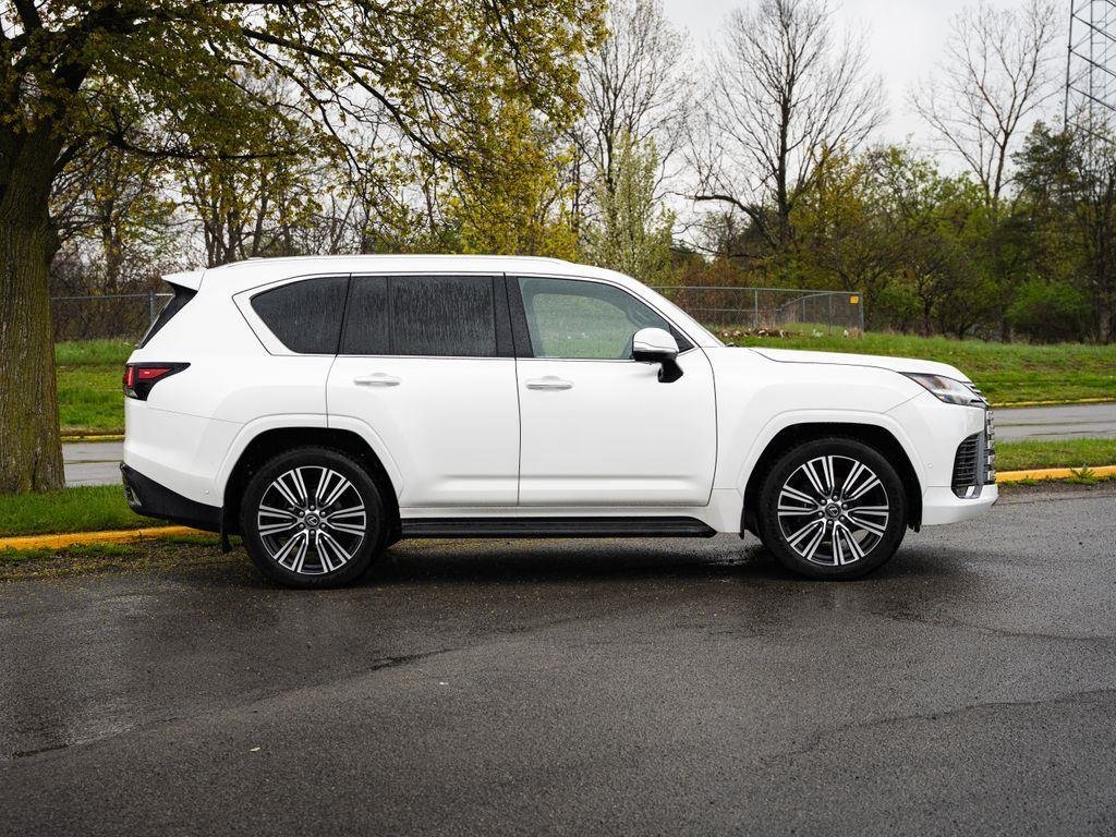 Used 2025 Eminent White Pearl Lexus LX 700h Luxury image 4