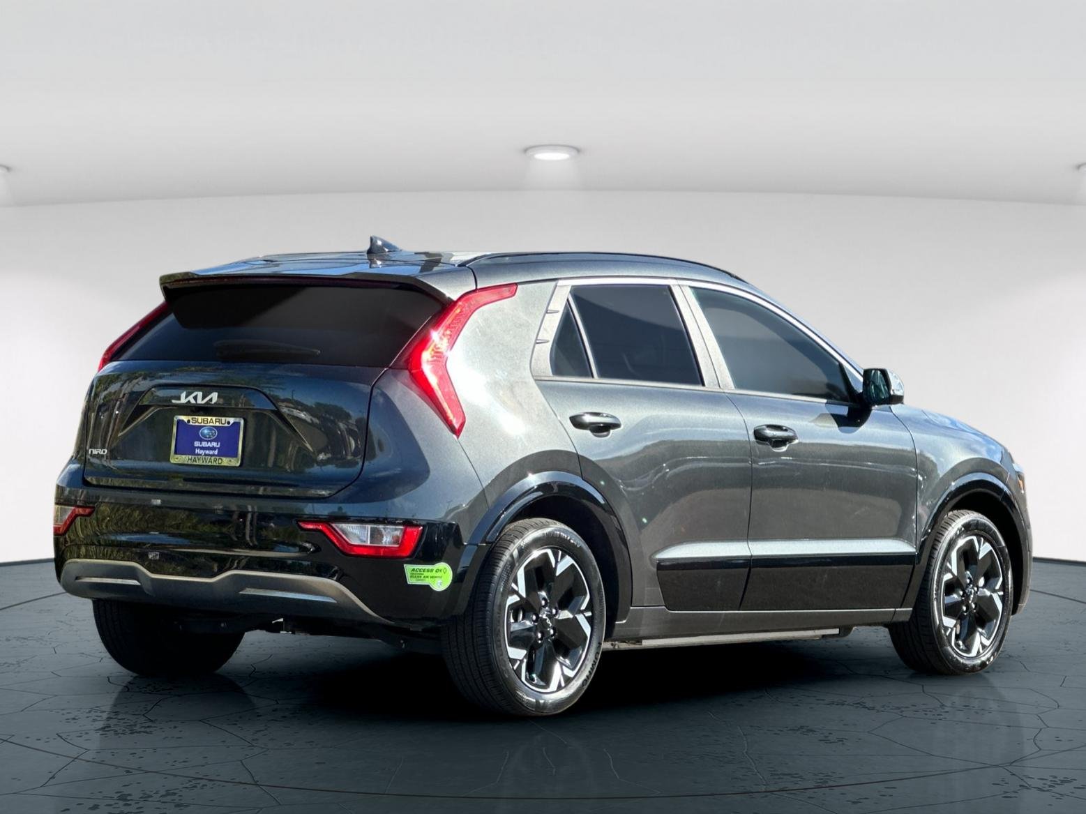 Used 2023 Graphite Gray Kia Wind 4D Sport Utility image 6